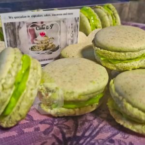 Pistachio macarons